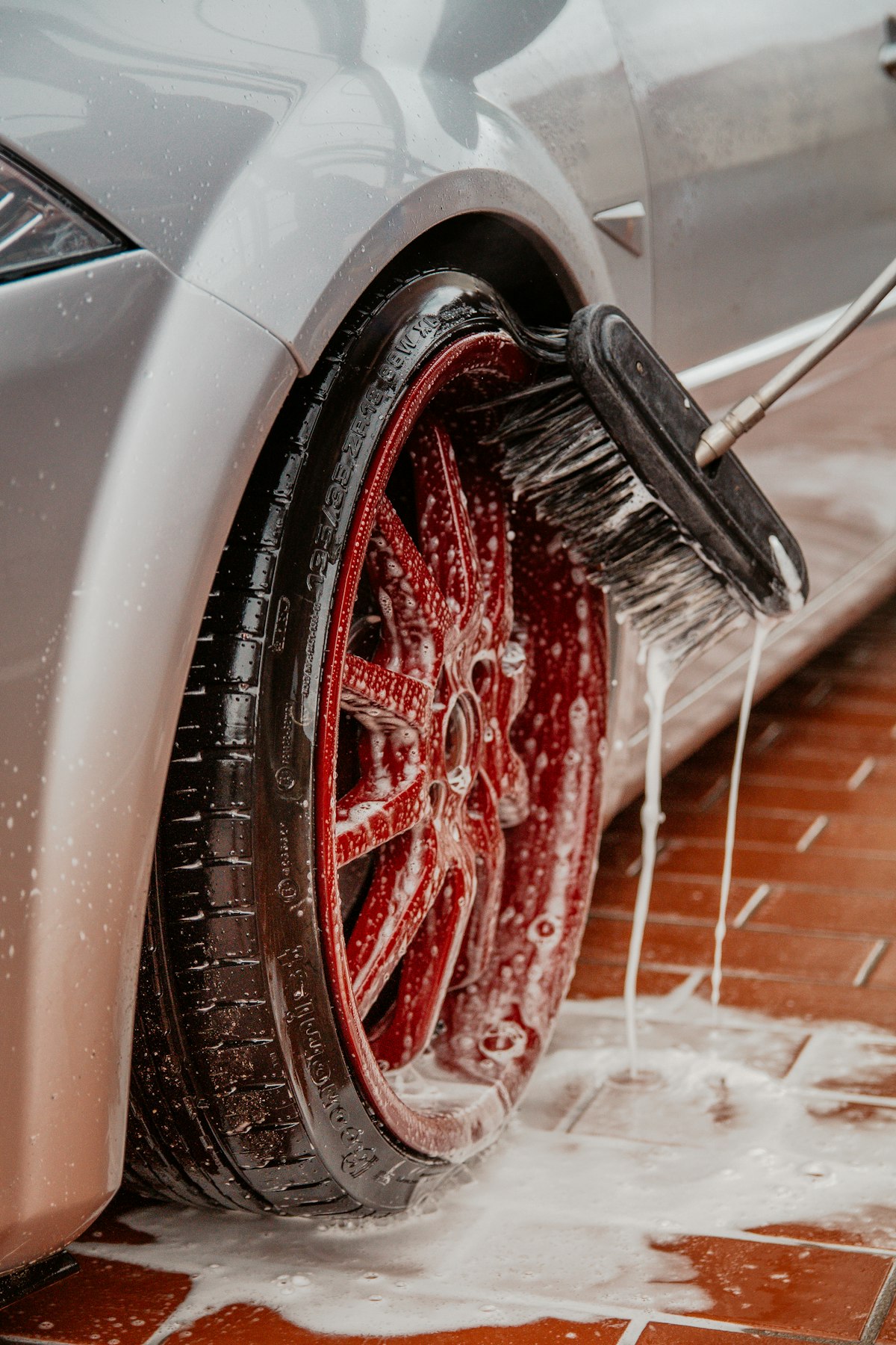 Detailed car wheel cleaning
