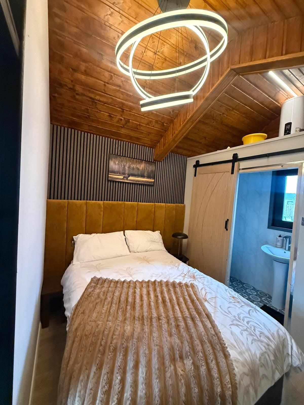 Bedroom with ensuite